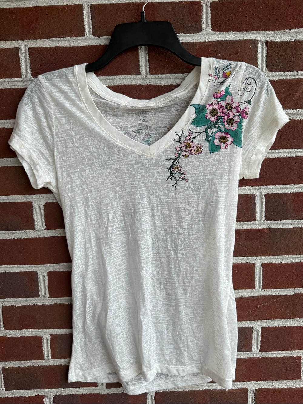 Y2K Express White V-Neck Tee with Pink Floral Accent